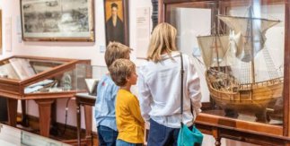 Planes con niños. Museo Naval